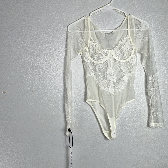 Tic Toc Tops - WhiteLace Long sleeve Bodysuit